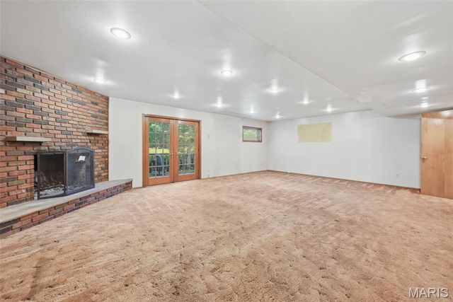 10806 Forest Circle Drive, St Louis, MO 63128