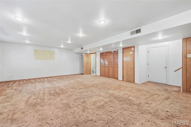 10806 Forest Circle Drive, St Louis, MO 63128
