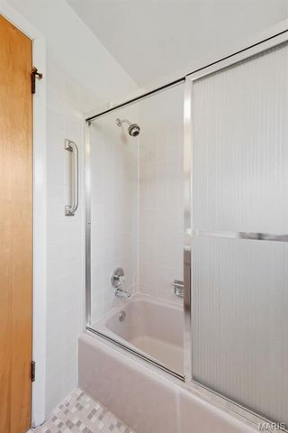 10806 Forest Circle Drive, St Louis, MO 63128
