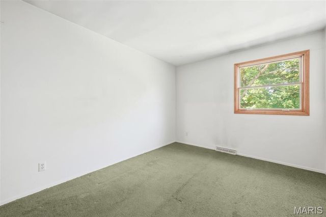 10806 Forest Circle Drive, St Louis, MO 63128