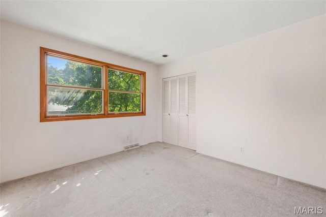 10806 Forest Circle Drive, St Louis, MO 63128