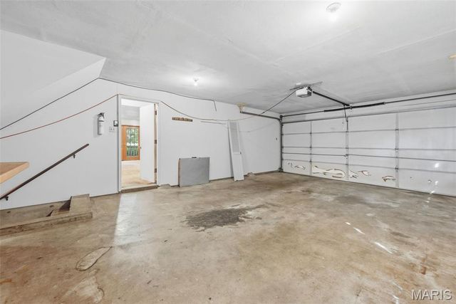 10806 Forest Circle Drive, St Louis, MO 63128