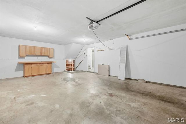 10806 Forest Circle Drive, St Louis, MO 63128