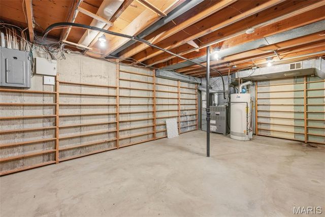 10806 Forest Circle Drive, St Louis, MO 63128