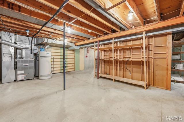 10806 Forest Circle Drive, St Louis, MO 63128