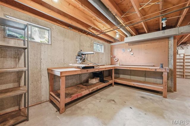 10806 Forest Circle Drive, St Louis, MO 63128