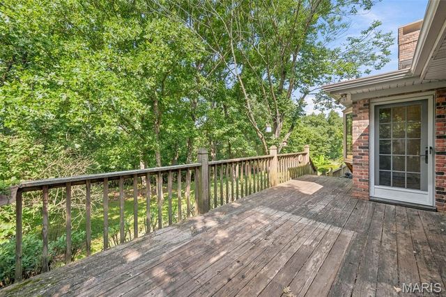 10806 Forest Circle Drive, St Louis, MO 63128