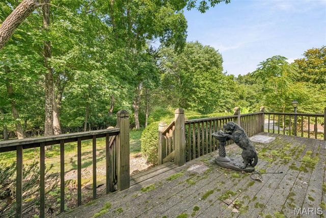 10806 Forest Circle Drive, St Louis, MO 63128
