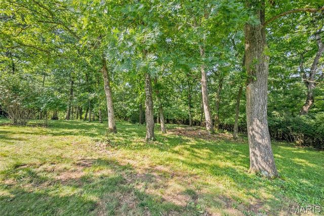 10806 Forest Circle Drive, St Louis, MO 63128