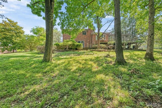 10806 Forest Circle Drive, St Louis, MO 63128