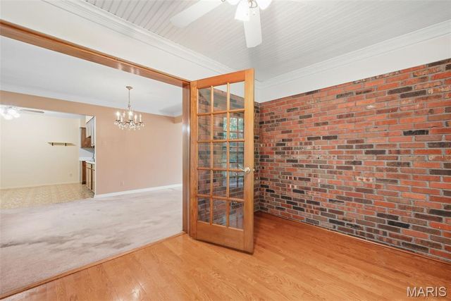 10806 Forest Circle Drive, St Louis, MO 63128