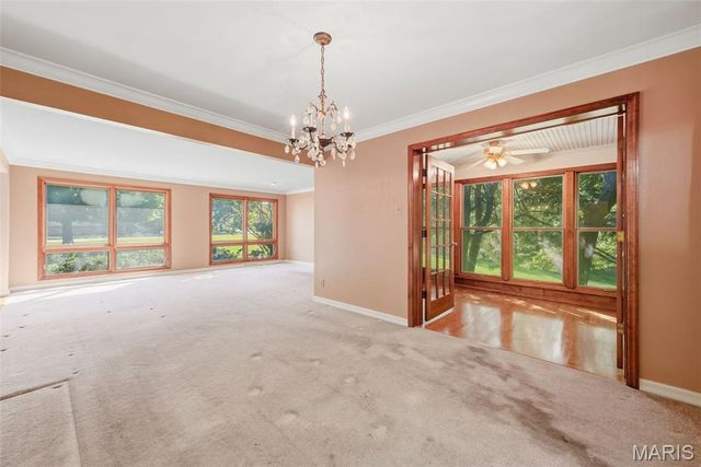 10806 Forest Circle Drive, St Louis, MO 63128