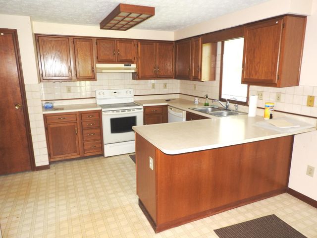 8180 Dog Leg Road 8180 Dog Leg Road, Dayton, OH 45414