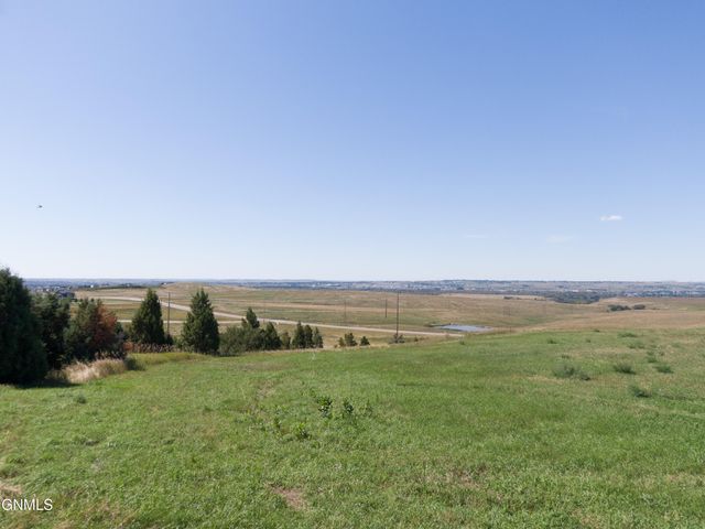5306 Cornice Drive, Bismarck, ND 58503 property photo