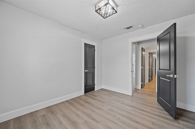 4917 Geddes Avenue, Fort Worth, TX 76107