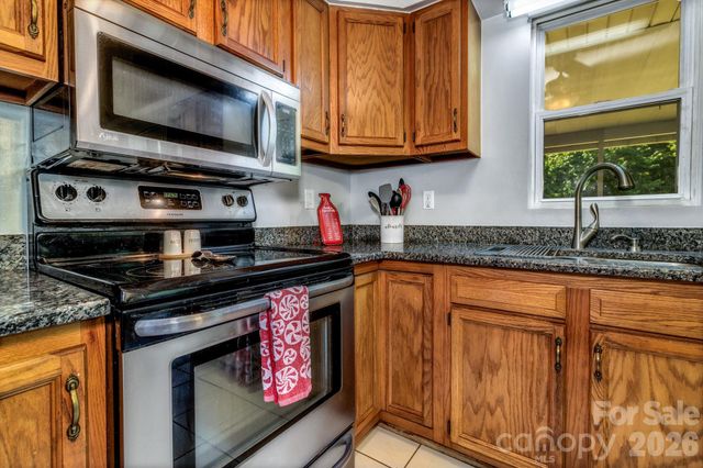 13 Spring Lake Drive, Fletcher, NC 28732