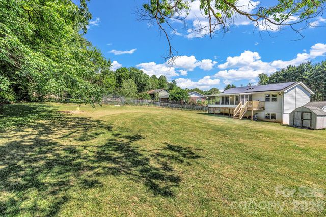 13 Spring Lake Drive, Fletcher, NC 28732