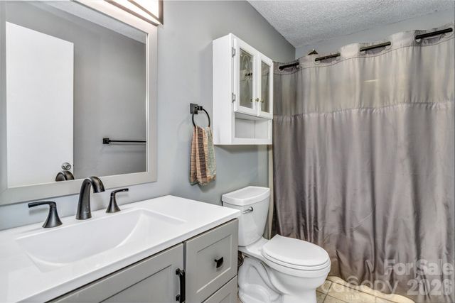 13 Spring Lake Drive, Fletcher, NC 28732