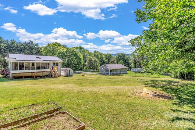 13 Spring Lake Drive, Fletcher, NC 28732