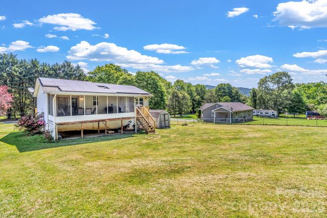 13 Spring Lake Drive, Fletcher, NC 28732