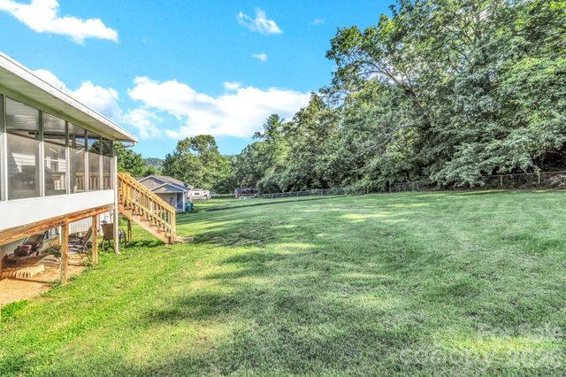 13 Spring Lake Drive, Fletcher, NC 28732