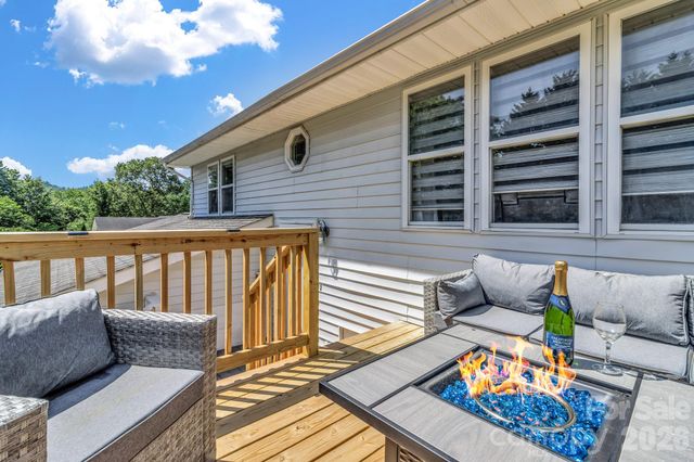 13 Spring Lake Drive, Fletcher, NC 28732