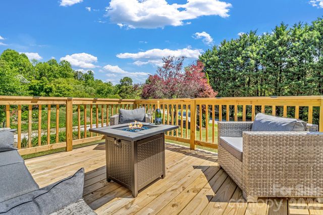 13 Spring Lake Drive, Fletcher, NC 28732