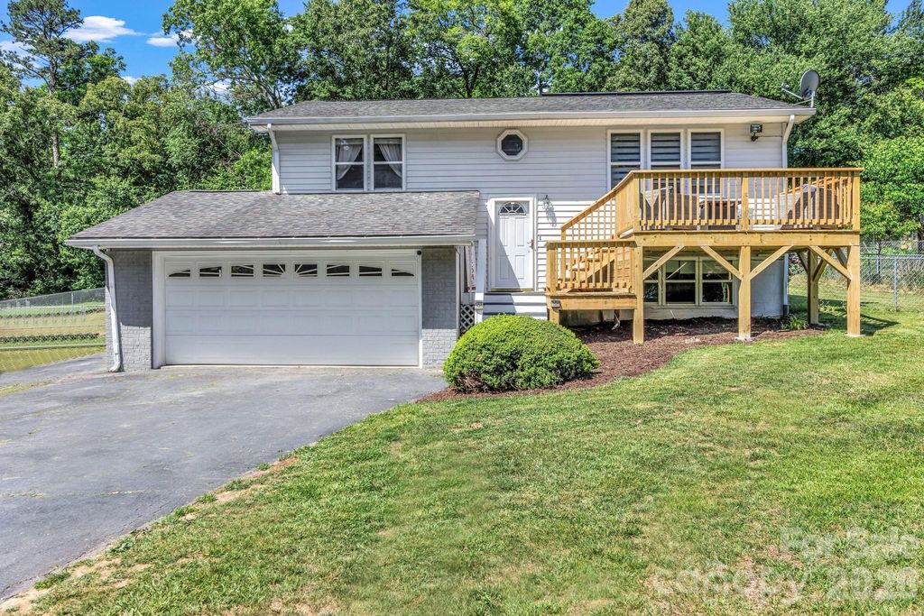 13 Spring Lake Drive, Fletcher, NC 28732