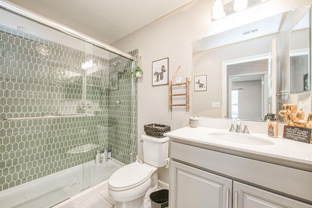 987 N Filbert Avenue, Fresno, CA 93727