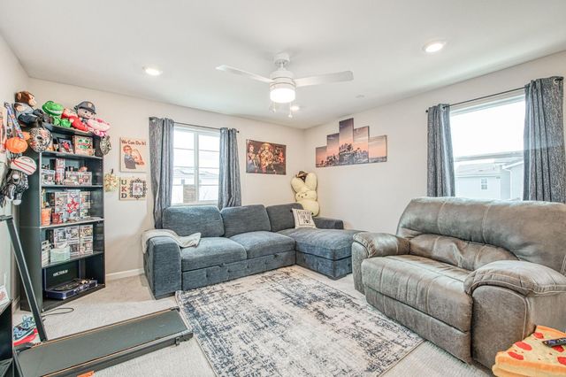 987 N Filbert Avenue, Fresno, CA 93727