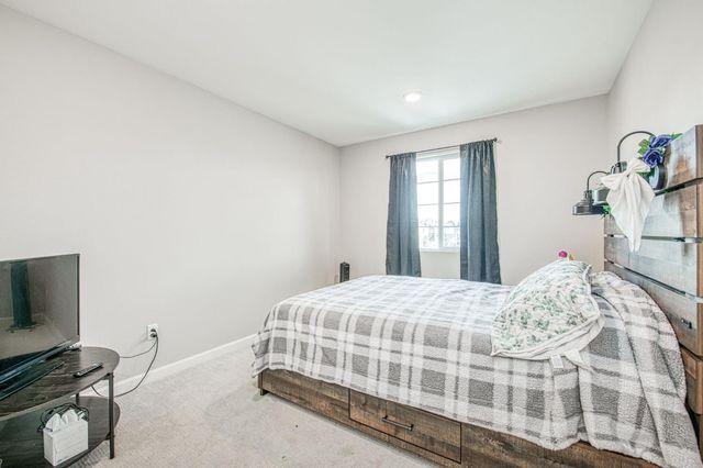 987 N Filbert Avenue, Fresno, CA 93727