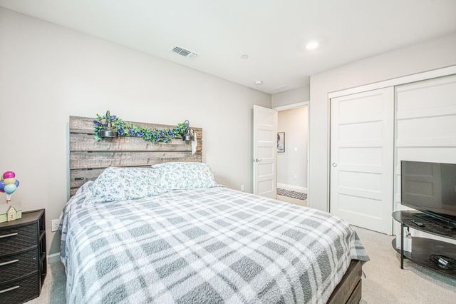 987 N Filbert Avenue, Fresno, CA 93727