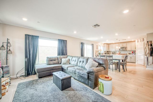 987 N Filbert Avenue, Fresno, CA 93727