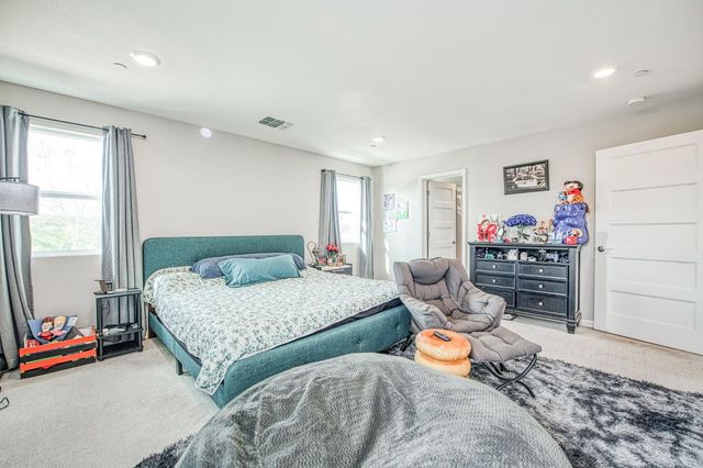 987 N Filbert Avenue, Fresno, CA 93727