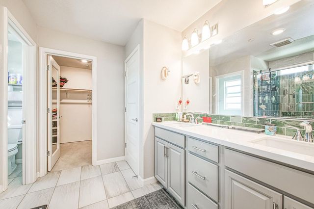 987 N Filbert Avenue, Fresno, CA 93727