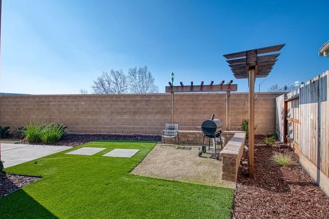 987 N Filbert Avenue, Fresno, CA 93727