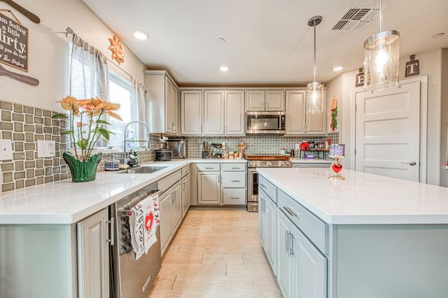 987 N Filbert Avenue, Fresno, CA 93727