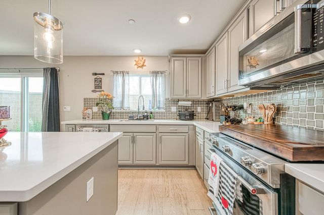 987 N Filbert Avenue, Fresno, CA 93727