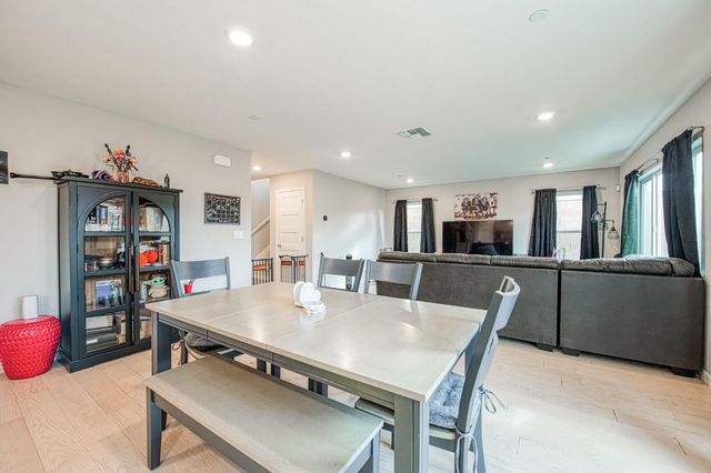 987 N Filbert Avenue, Fresno, CA 93727