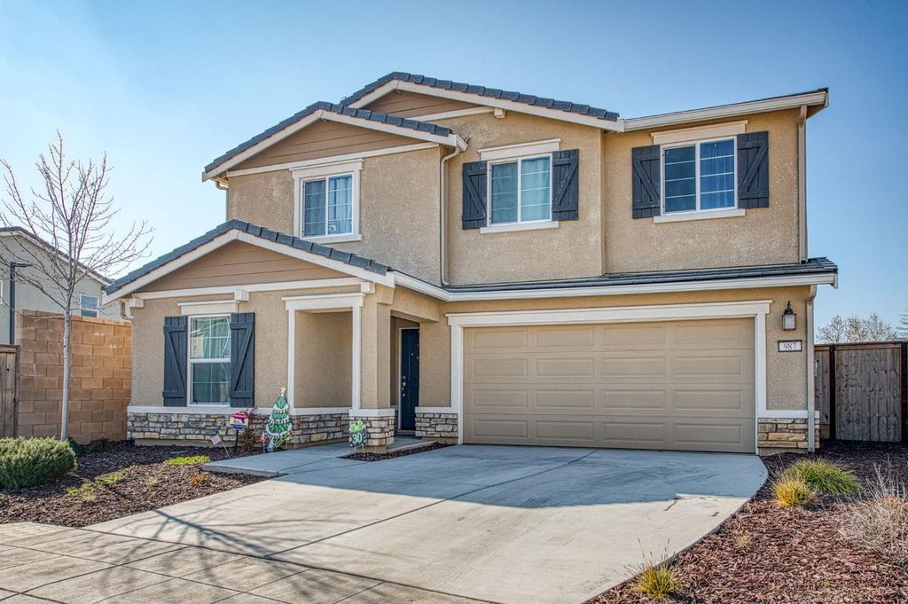 987 N Filbert Avenue, Fresno, CA 93727