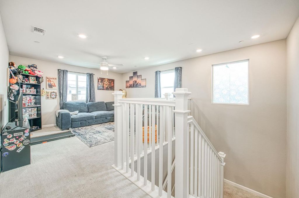 Image 11 of property listing at 987 N Filbert Avenue, Fresno, CA 93727