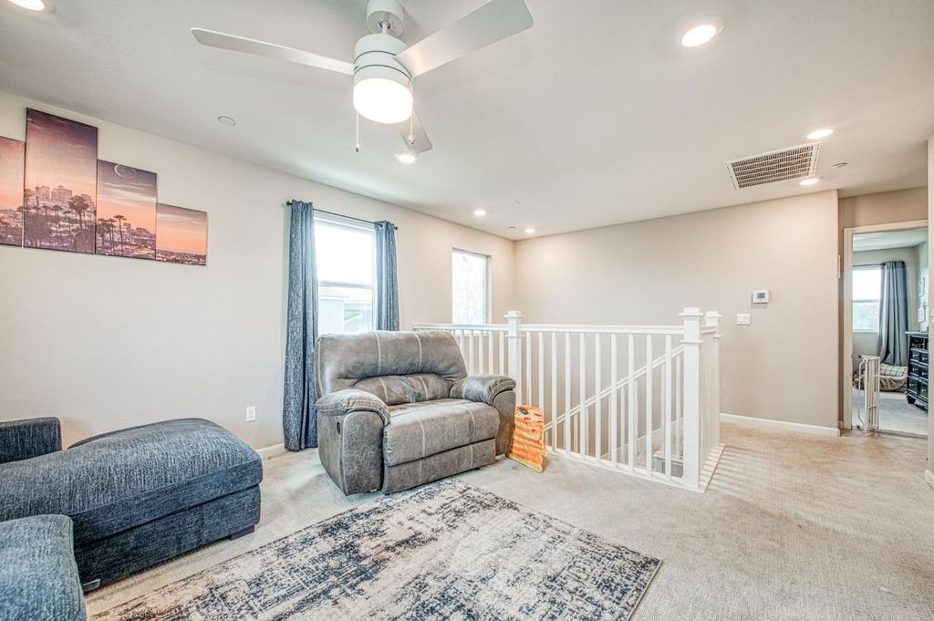 Image 13 of property listing at 987 N Filbert Avenue, Fresno, CA 93727