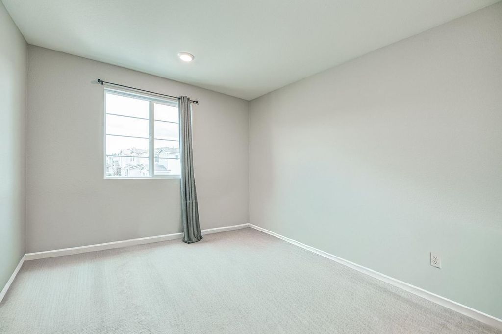 Image 14 of property listing at 987 N Filbert Avenue, Fresno, CA 93727