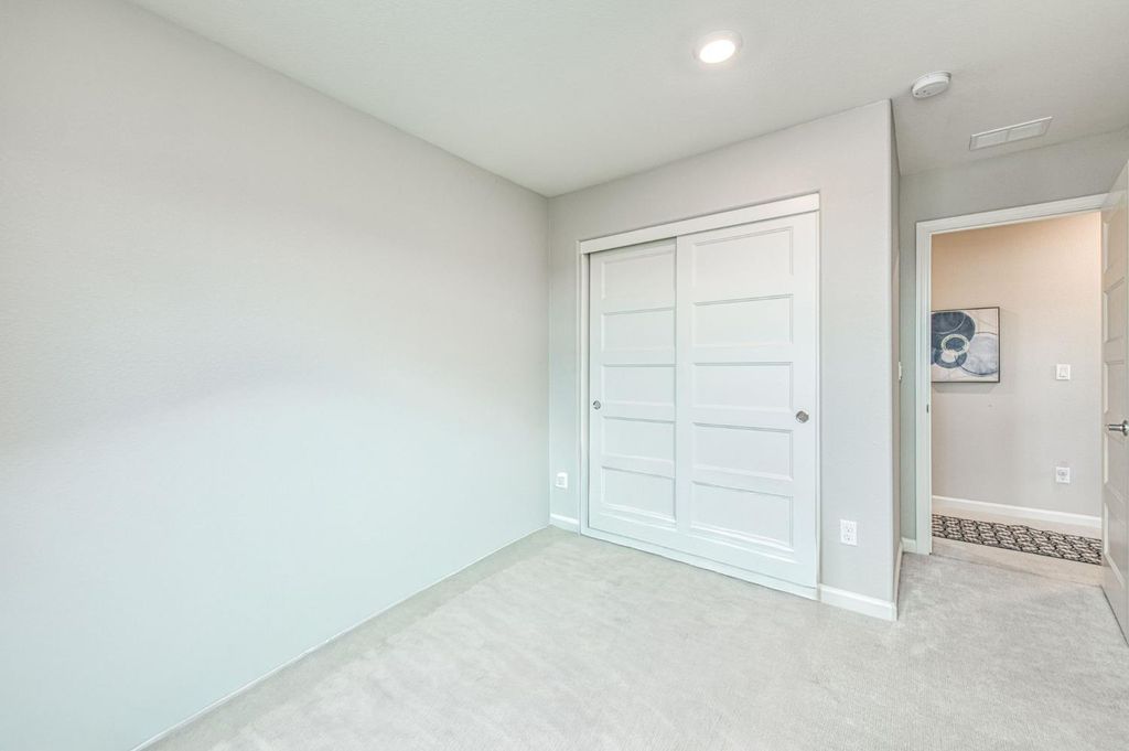 Image 15 of property listing at 987 N Filbert Avenue, Fresno, CA 93727