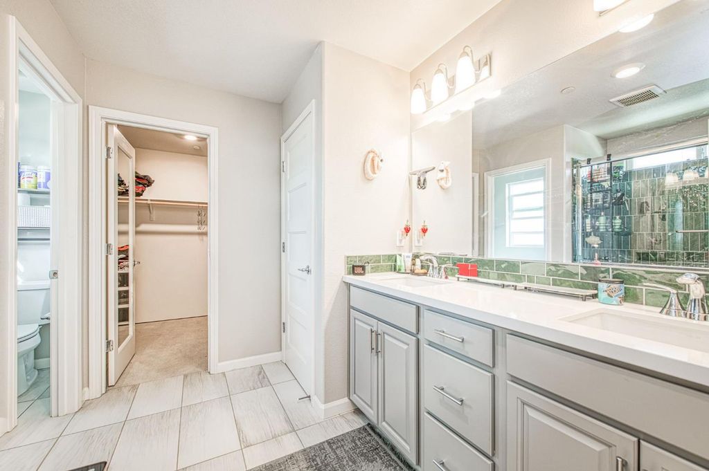 Image 22 of property listing at 987 N Filbert Avenue, Fresno, CA 93727