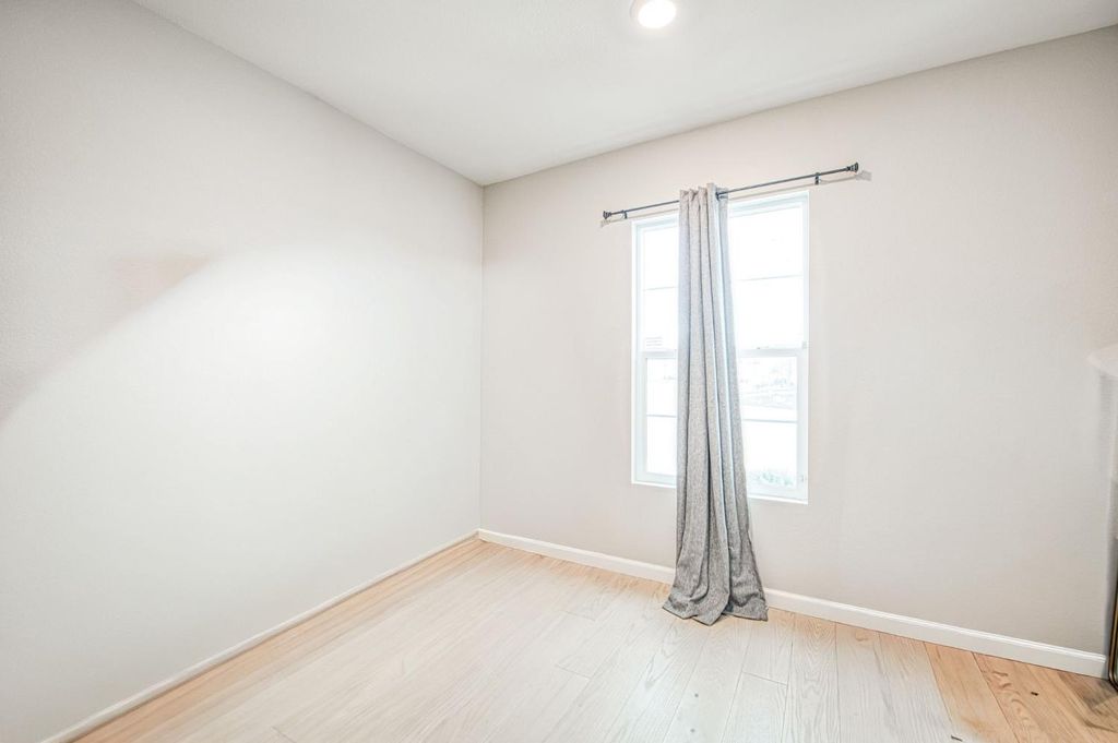 Image 23 of property listing at 987 N Filbert Avenue, Fresno, CA 93727