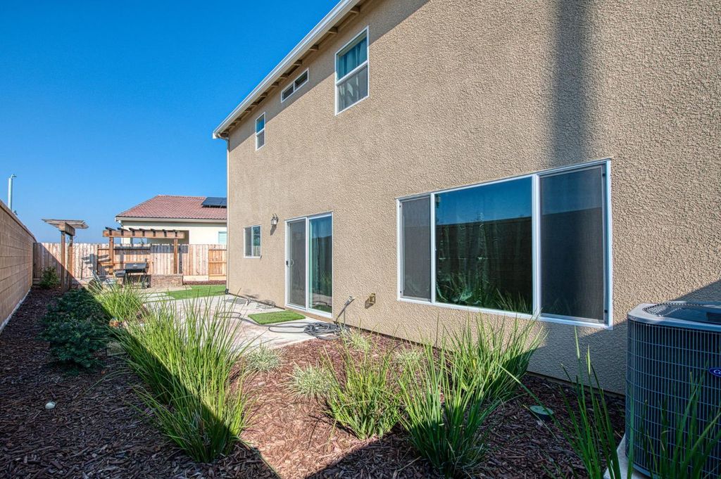 Image 26 of property listing at 987 N Filbert Avenue, Fresno, CA 93727