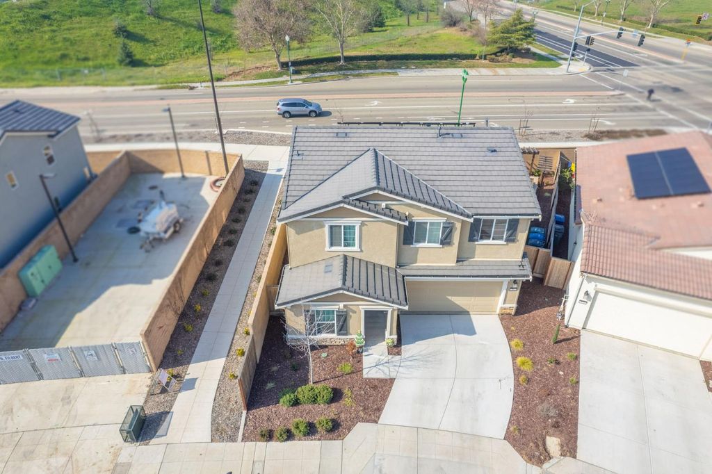 Image 29 of property listing at 987 N Filbert Avenue, Fresno, CA 93727