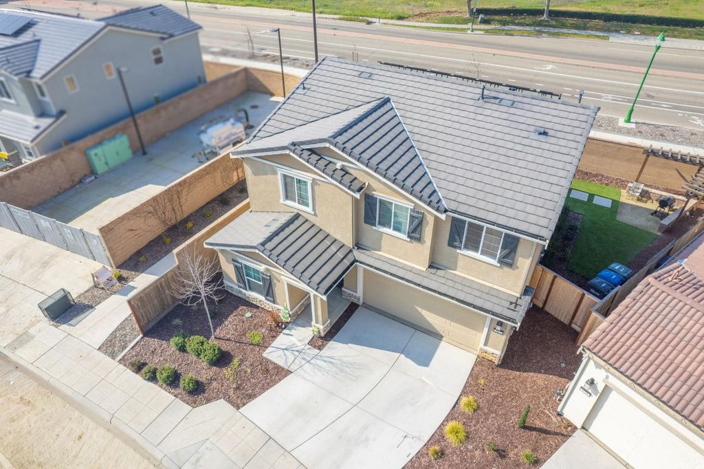 Image 33 of property listing at 987 N Filbert Avenue, Fresno, CA 93727