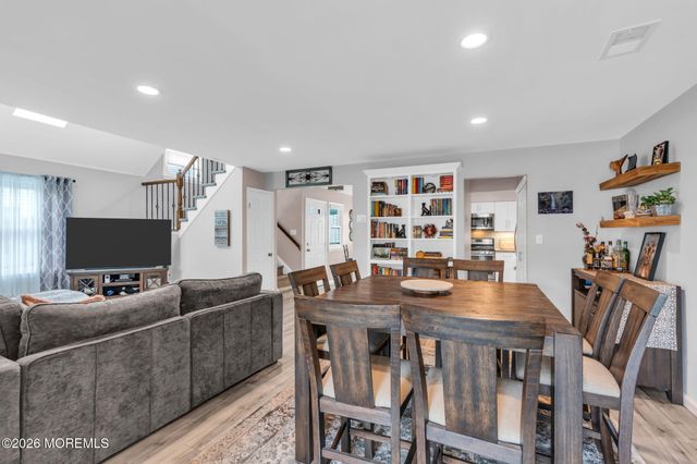 16 Harte Court, Freehold, NJ 07728